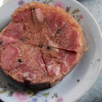 Giò me xứ Nghệ: Quảng cáo thịt bê, bên trong... thịt lợn