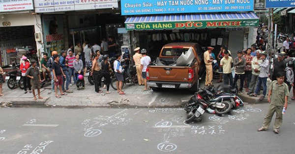 Đạp nhầm chân ga, ô tô tông liên hoàn ở TP Hồ Chí Minh