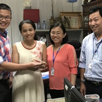Nhân viên siêu thị trả viên kim cương 6 kara cho khách