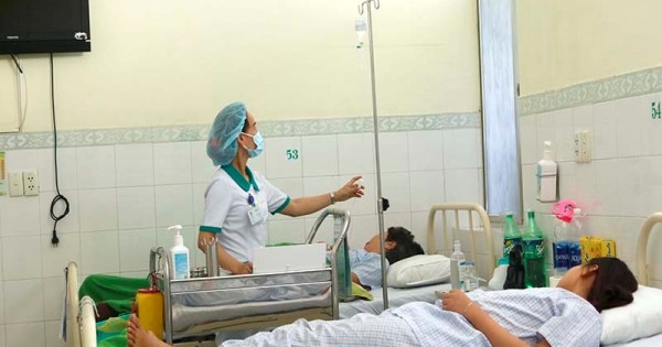 46 du khách Lào nhập viện do ngộ độc thực phẩm