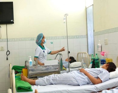46 du khách Lào nhập viện do ngộ độc thực phẩm