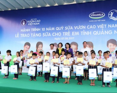Vinamilk trao tặng hơn 46 nghìn ly sữa cho trẻ em nghèo Quảng Nam