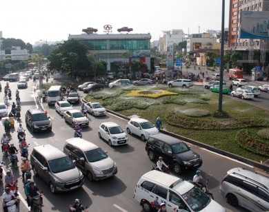 Cần đánh giá hiệu quả cầu vượt dẫn vào Tân Sơn Nhất