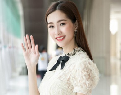 Hoa hậu Thu Thảo, á hậu Tú Anh mặc đẹp nhất tuần