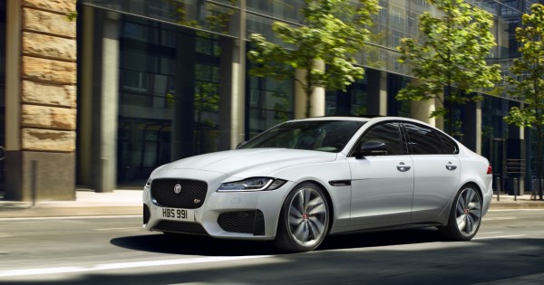 Jaguar khuyến mãi 400 triệu phí đăng ký trước bạ và 01 năm bảo hiểm