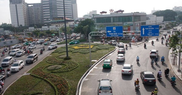 TP Hồ Chí Minh: Xem xét ngưng cấp phù hiệu ô tô từ 9 chỗ trở xuống