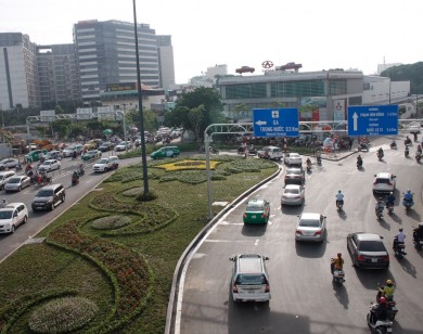 TP Hồ Chí Minh: Xem xét ngưng cấp phù hiệu ô tô từ 9 chỗ trở xuống