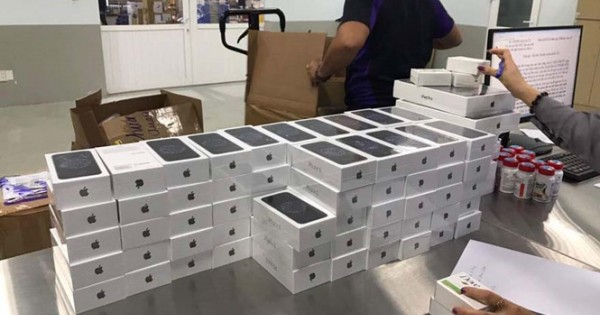 Buôn lậu iPhone số lượng lớn qua đường chuyển phát nhanh
