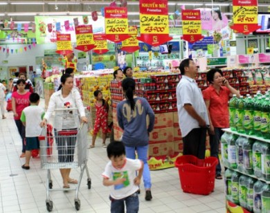 Người Việt giảm tiền tiết kiệm, tăng chi tiêu cá nhân