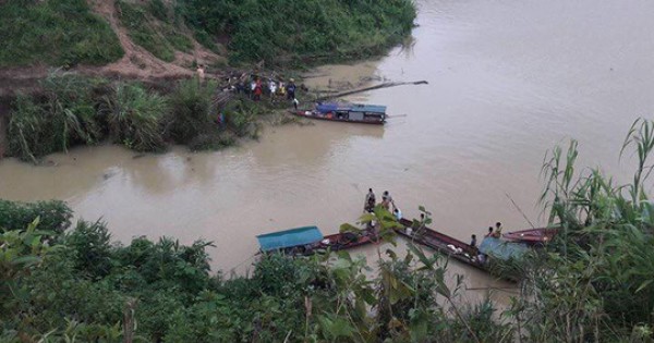 Xe ô tô lao xuống hồ thủy điện Sơn La, 2 người tử vong