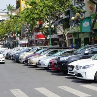 TP HCM: Thu phí đậu ô tô dưới lòng đường qua điện thoại