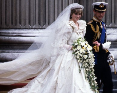 Những chiếc váy đi vào lịch sử của công nương Diana