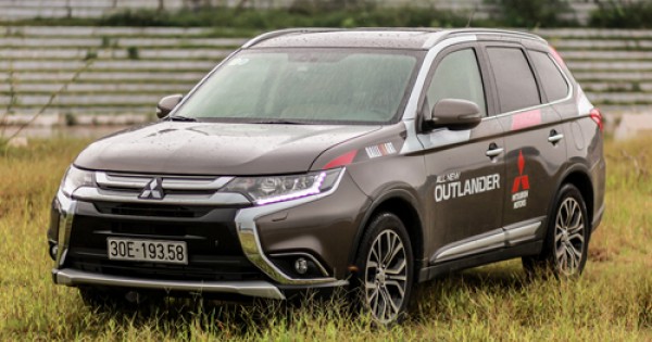 Mitsubishi Outlander giảm giá còn 750 triệu xả hàng tồn