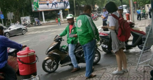 Có hay không việc Uber dùng "chiêu trò" để lôi kéo tài xế Grabbike?