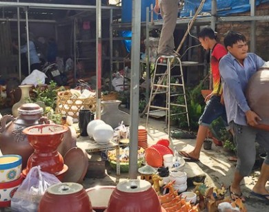 Cưỡng chế dãy ki-ốt dọc tường sân bay Tân Sơn Nhất