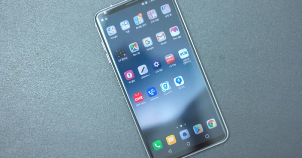 Trên tay LG V30 đầu tiên tại Việt Nam, giá cao hơn cả iPhone X