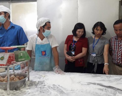 Kiểm tra an toàn thực phẩm bánh trung thu tại Phú Xuyên và Thường Tín
