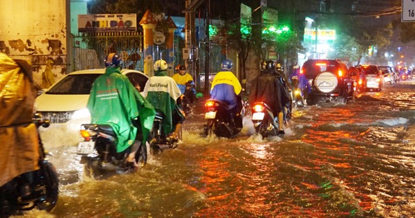 Dự báo thời tiết 2/10: Mưa lớn, TP Hồ Chí Minh nguy cơ ngập