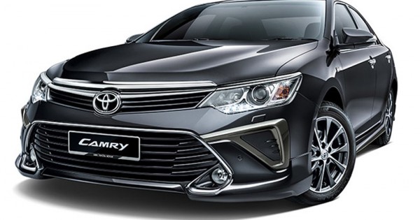 Ô tô Camry giảm 120 triệu đồng: Cú 'down' giá khó tin