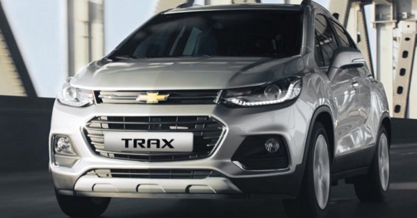 SUV giảm 100 triệu: Ô tô nhỏ đi phố dìm giá xuống đáy