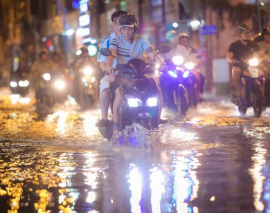 Không mưa, triều cường vẫn gây ngập tại TP HCM