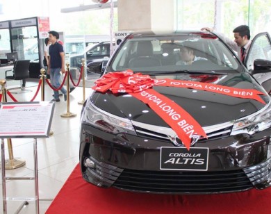 Vừa ra mắt, Toyota Corolla Altis 2017 đã được giảm giá khủng