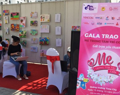 Tiếng cười của con – Tình thương của mẹ