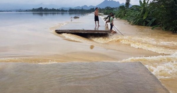 Mưa lũ làm 102 người chết và mất tích, phát sinh 143 sự cố đê điều