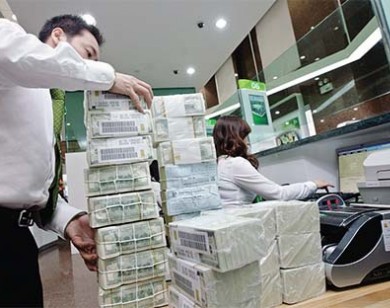 Linh hoạt “rã đông”, ngoại tệ dồn dập chảy
