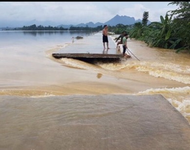 Mưa lũ làm 102 người chết và mất tích, phát sinh 143 sự cố đê điều