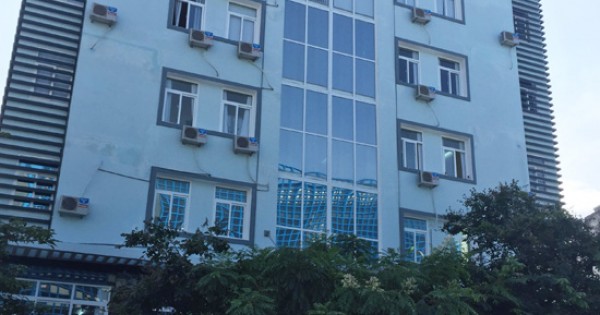 Trụ sở UBND phường Cát Linh, quận Đống Đa: Vì sao mới bàn giao đã có nhiều vết nứt?