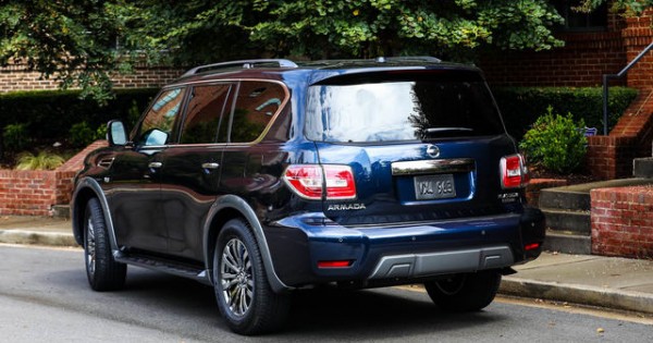 Nissan Armada 2018 bản cao cấp giá 1,4 tỷ đồng