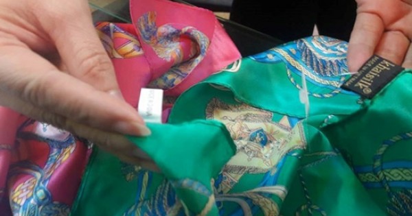 Vụ Khaisilk bán khăn "Made in China" ảnh hưởng nghiêm trọng đến uy tín thương hiệu Việt