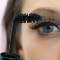 Mắt lung linh chỉ với mẹo dùng mascara thông minh