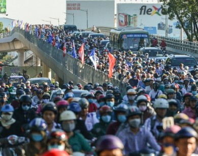 Cầu vượt 'giải cứu' kẹt xe cửa ngõ Tân Sơn Nhất kẹt cứng khi thông xe