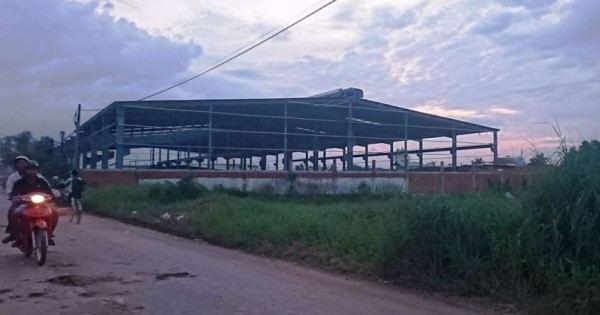 Huyện Hóc Môn, TP.HCM: Siêu công trình "mọc" ở ruộng, cạnh biển cảnh báo xây dựng trái phép