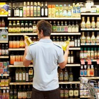 Người tiêu dùng làm gì khi mua phải hàng kém chất lượng?