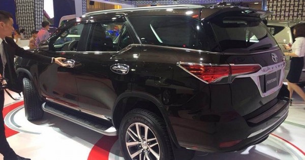 Đẩy giá thêm 100 triệu mới có xe, Toyota chuyển trách nhiệm cho đại lý
