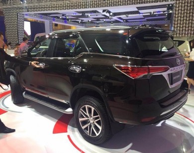 Đẩy giá thêm 100 triệu mới có xe, Toyota chuyển trách nhiệm cho đại lý