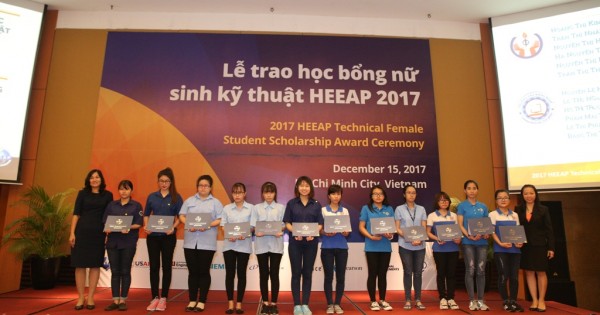 Heeap trao 109 suất học bổng cho nữ sinh kỹ thuật