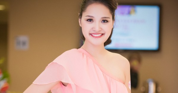 Hương Giang rút khỏi 'ghế nóng' Hoa hậu Hoàn vũ 2017
