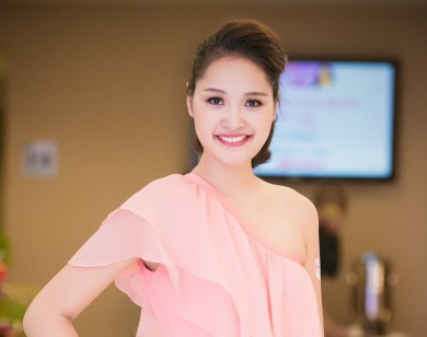 Hương Giang rút khỏi 'ghế nóng' Hoa hậu Hoàn vũ 2017