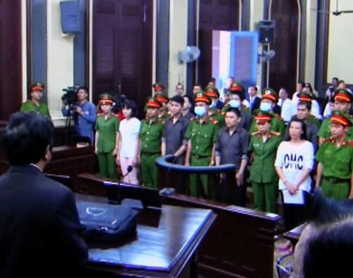 Xét xử nhóm cài bom xăng khủng bố sân bay Tân Sơn Nhất: Hàng chục năm tù cho các bị cáo