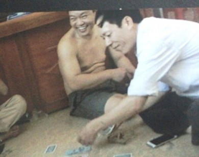 Phó Chủ tịch, Phó Bí thư và nhiều cán bộ đánh bạc ăn tiền tại trụ sở