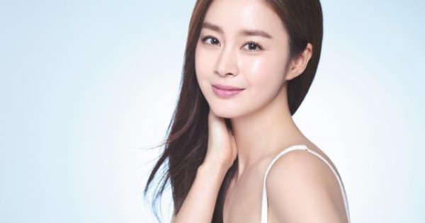 Đây là bí quyết để U40 mà Kim Tae Hee vẫn trẻ trung, xinh đẹp