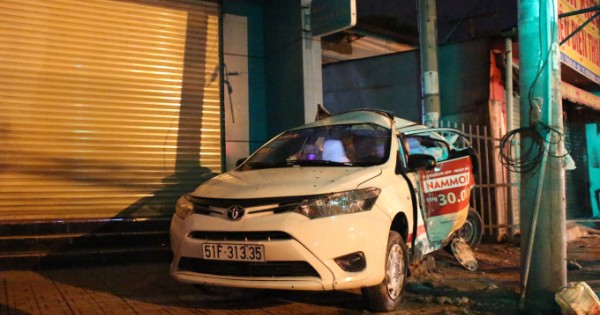 Bình Dương: Đậu taxi trên vỉa hè ngủ, tài xế vẫn bị tông chết