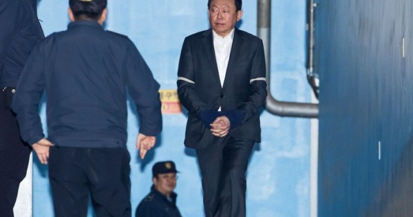 Chủ tịch Tập đoàn Lotte bị kết án 30 tháng tù là ai?