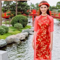 Học sao Việt cách diện áo dài đẹp đón năm mới