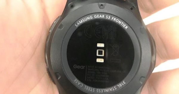 Đồng hồ Samsung Gear S3 Frontier R760 bung ốc vít, bị từ chối bảo hành