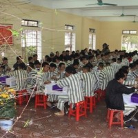 Từ 29/3 phạm nhân được ăn cơm với gia đình và được gửi tiền về nhà
